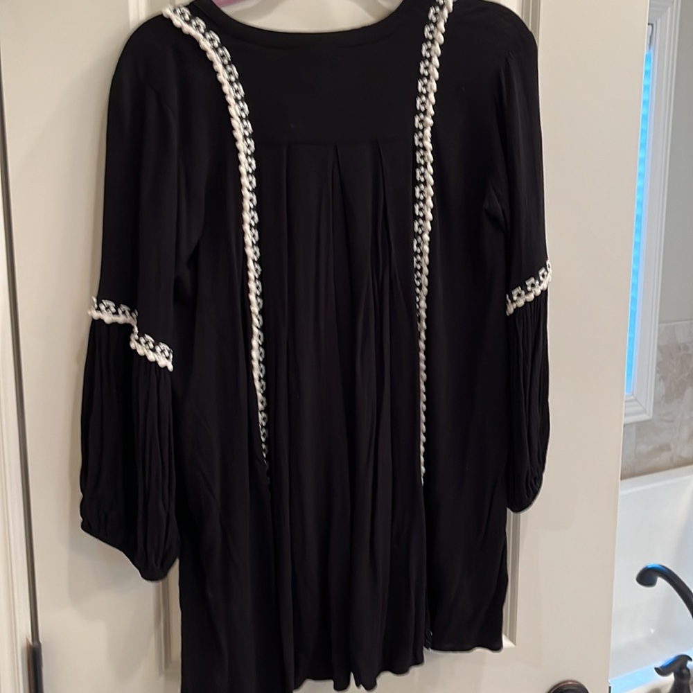 Ivy Jane black top, runs bigger than XS. - Picture 3 of 3